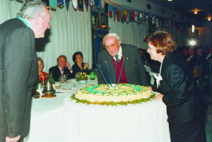 1994-1995: Il Presidente Franco De Rosa ai 40 anni del Club, insieme a Franco e Titina Parmentola che festeggiano il loro anniversario di nozze