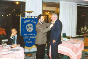 1996-97: Il Presidente Antonio Quartuccio consegna la P.H.F. a Francesco Paolo De Rosa
