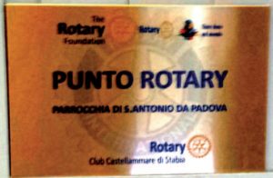 2015-16: Targa commemorativa dell’allestimento dell’Aula informatica presso il Punto Rotary della Parrocchia di Sant’Antonio