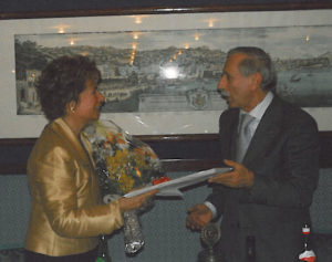 2002-03: Il Presidente De Simone con la dott.ssa Alessandra Lancellotti